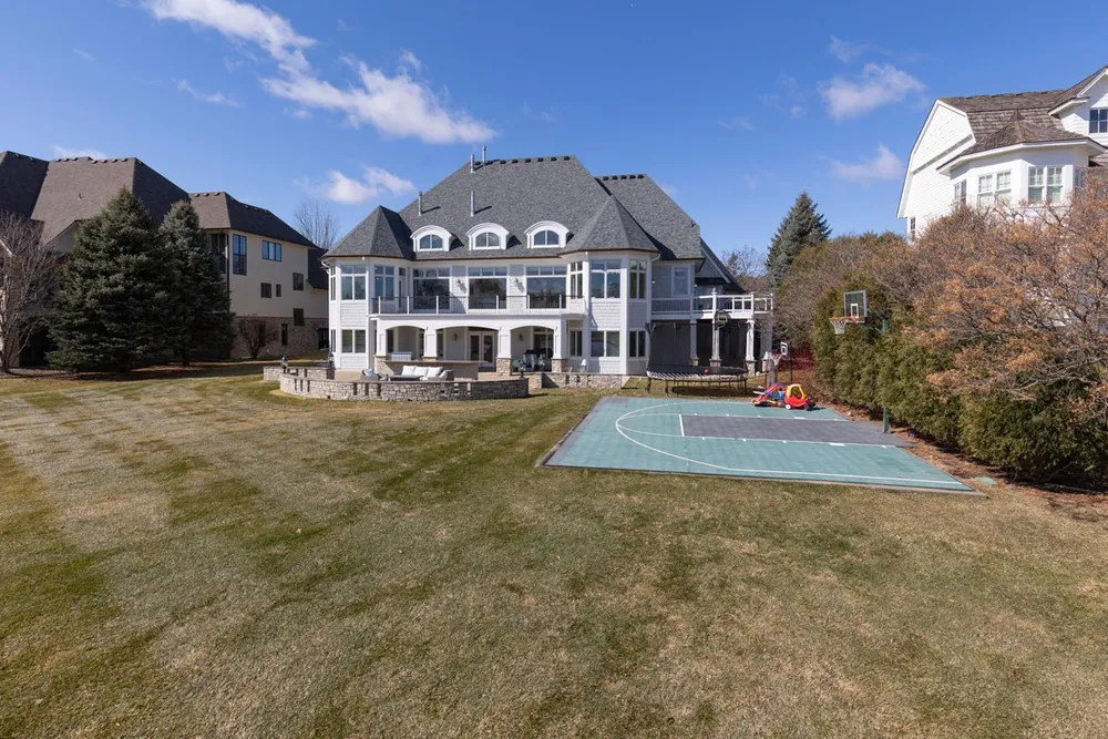 18355 Nicklaus Way, Eden Prairie, MN 55347