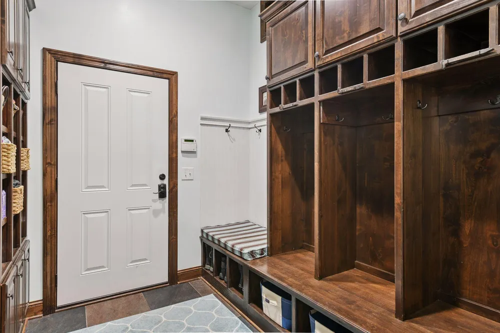 6930 Lake Harrison Circle, Chanhassen, MN 55317