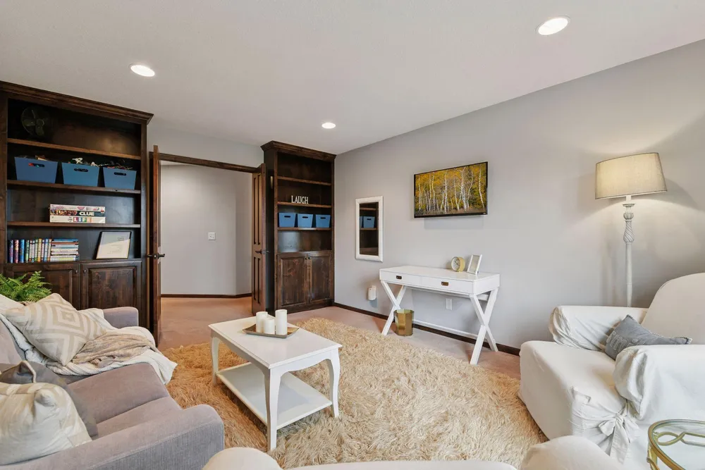 6930 Lake Harrison Circle, Chanhassen, MN 55317