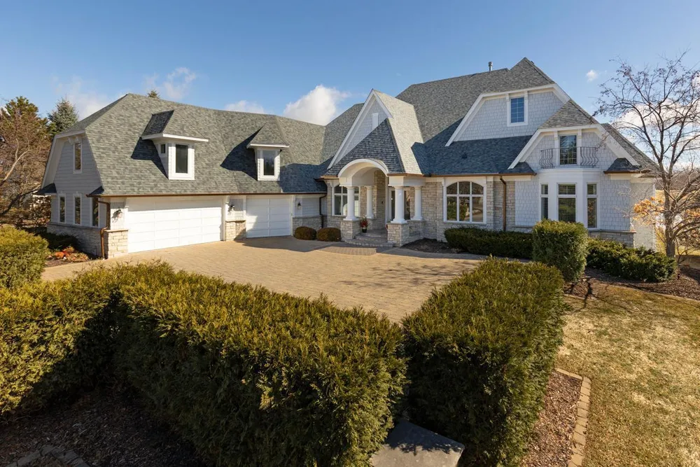 18355 Nicklaus Way, Eden Prairie, MN 55347