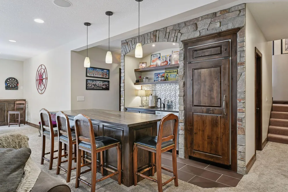 6930 Lake Harrison Circle, Chanhassen, MN 55317