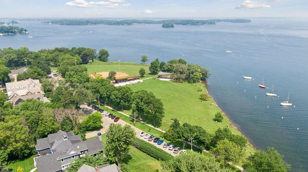 6930 Lake Harrison Circle, Chanhassen, MN 55317