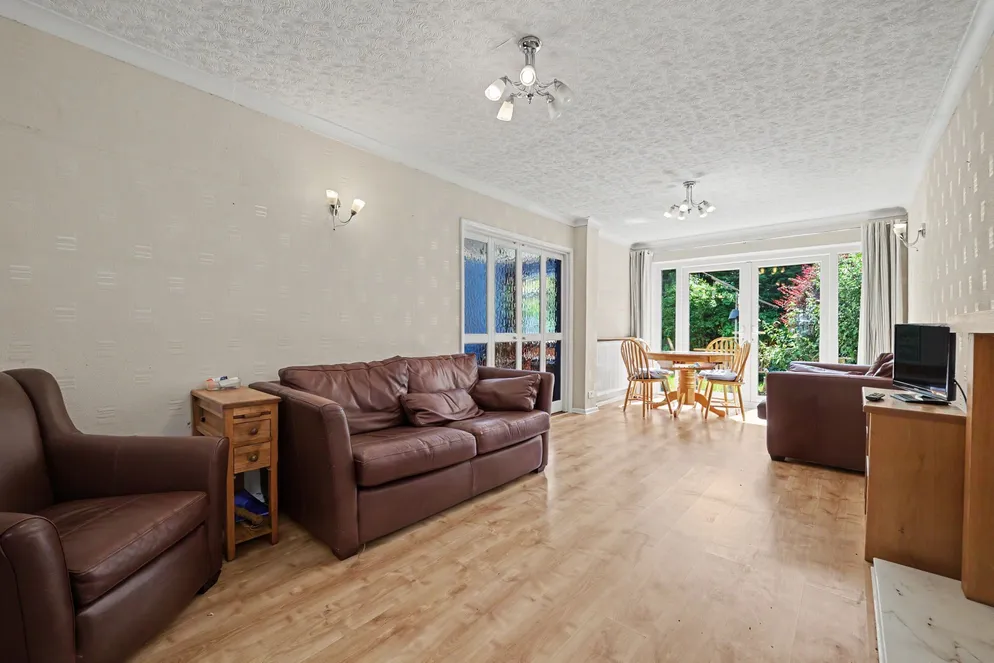 Property carousel item 4