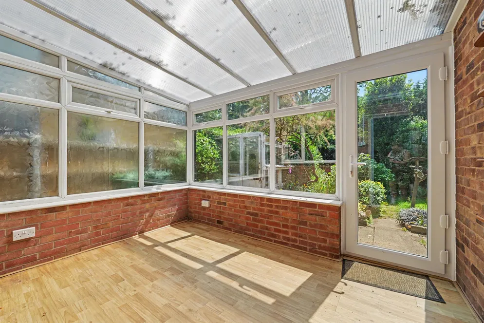 Property carousel item 6