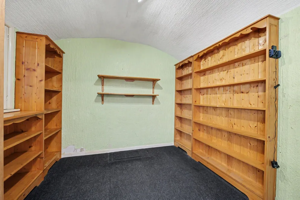 Property carousel item 12