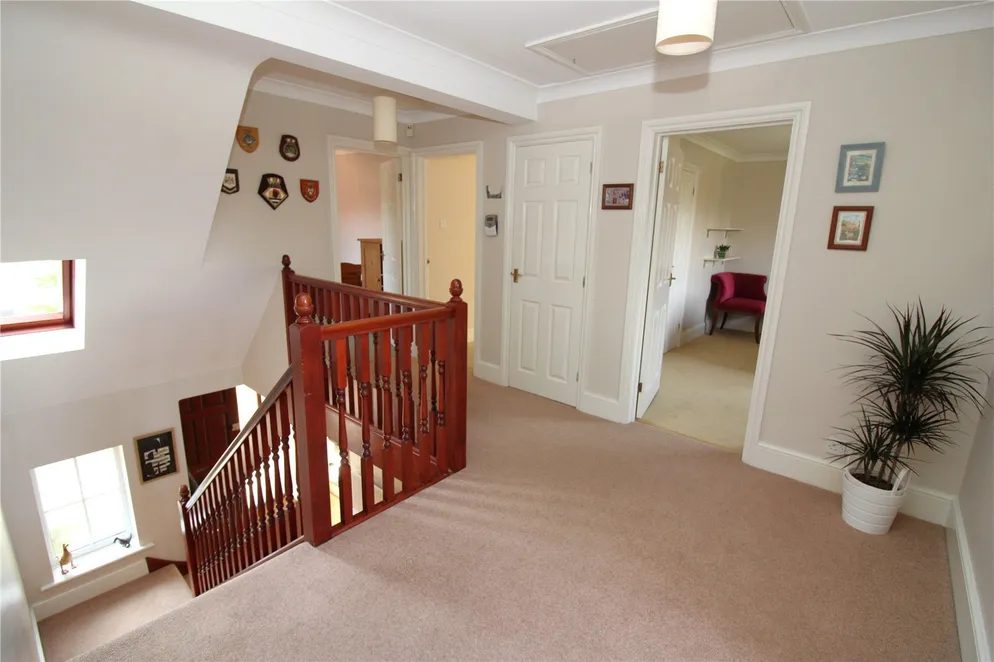 Property carousel item 9