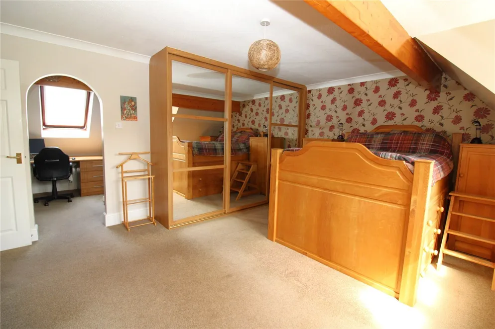 Property carousel item 11