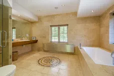 Tilford Road, Farnham, Surrey, GU9 photo 15