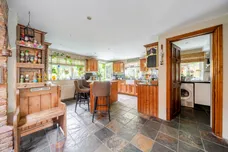 Broomhill, Farnham, GU10 photo 6