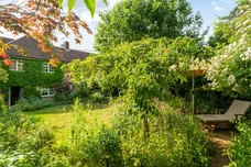 Broomhill, Farnham, GU10 photo 8