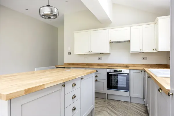 Old Bath Road, Leckhampton, GL53 photo 14