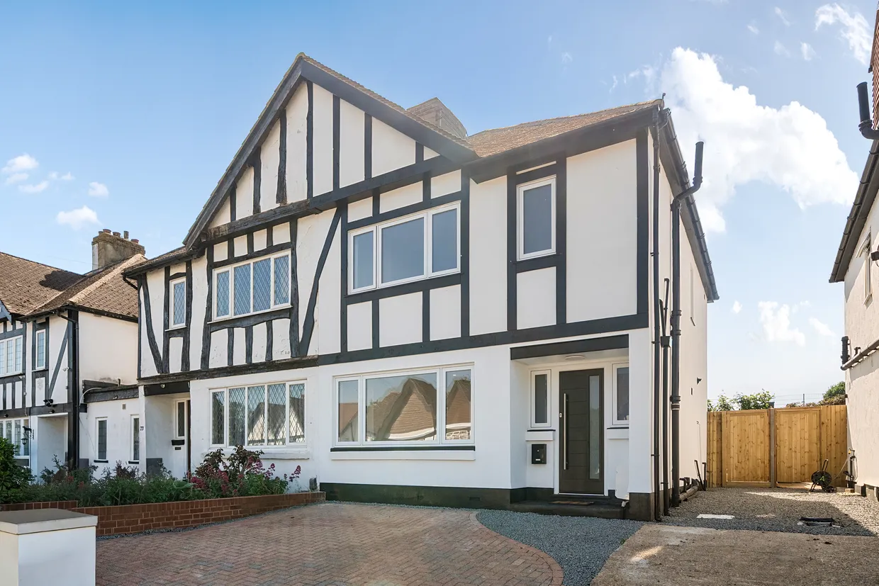Court Avenue, Coulsdon, CR5 photo 1