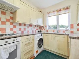 West Park Close, Leeds thumb 3