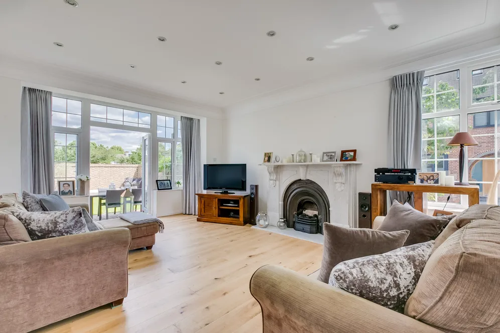 Stonehill Road, London, SW14 photo 14