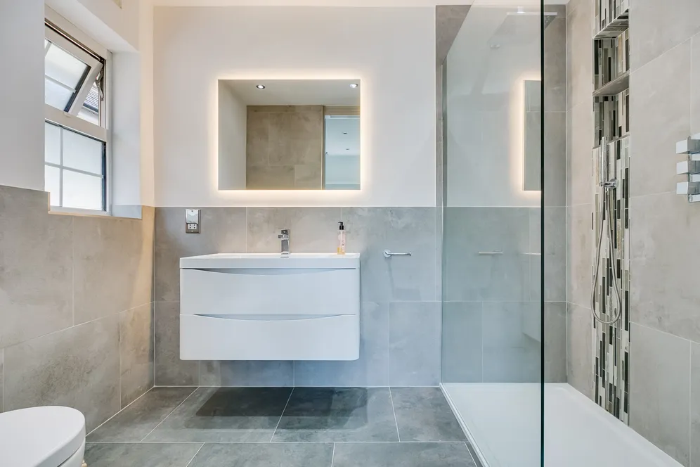 Stonehill Road, London, SW14 photo 13