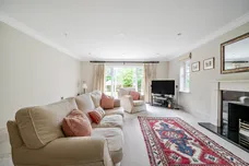 Parklands Close, Lower Bourne, Farnham, GU9 photo 3