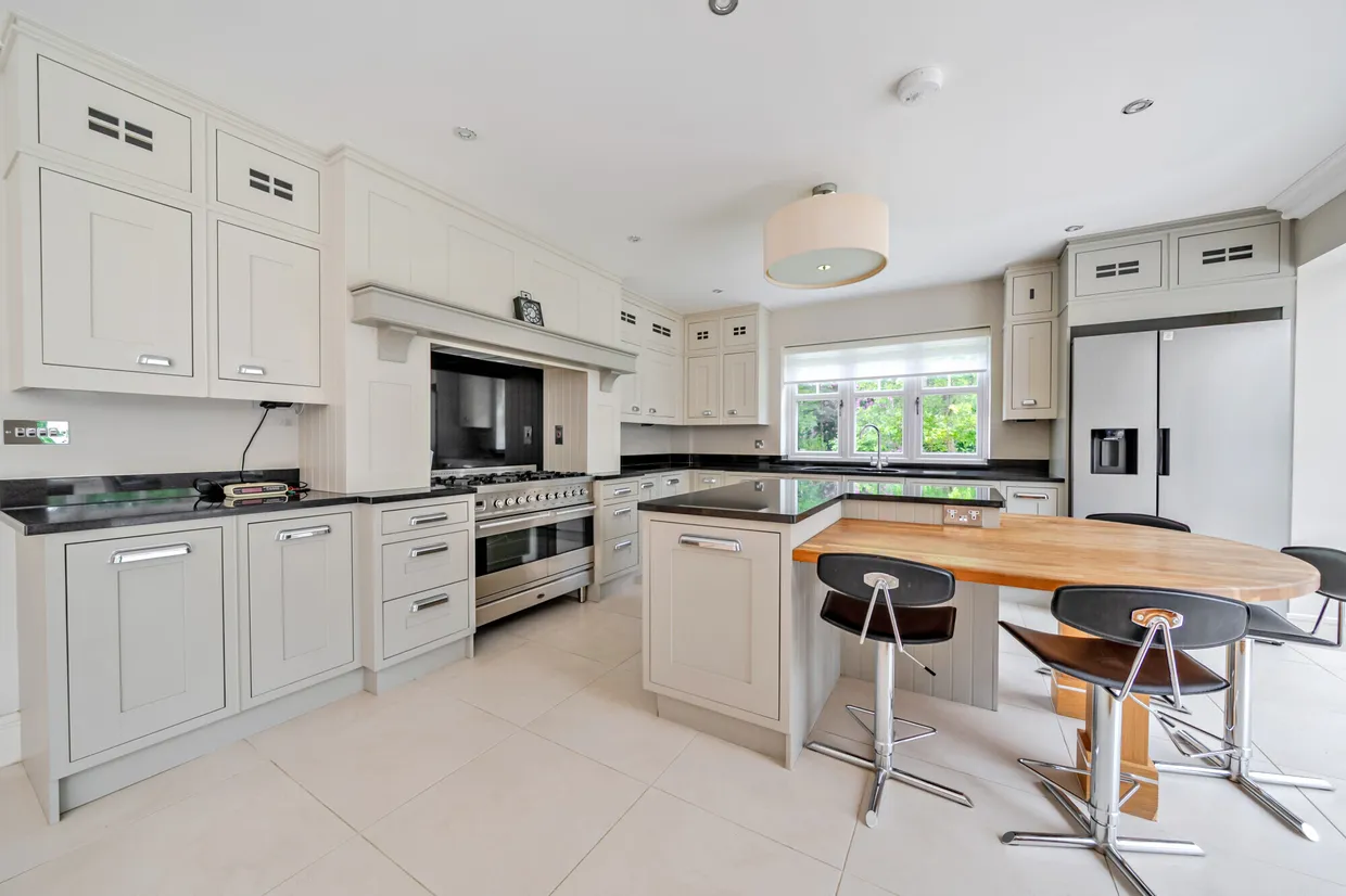 Parklands Close, Lower Bourne, Farnham, GU9 photo 6