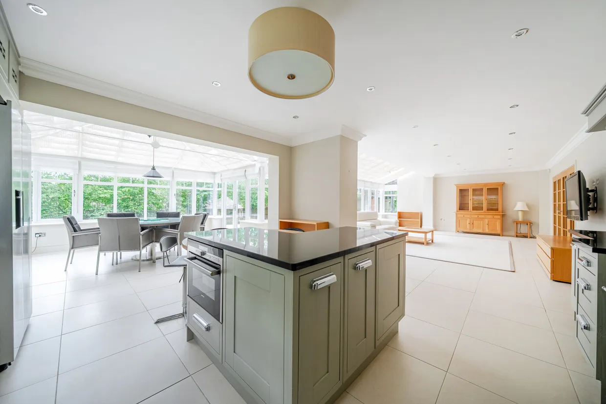 Parklands Close, Lower Bourne, Farnham, GU9 photo 8