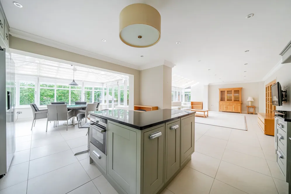 Parklands Close, Lower Bourne, Farnham, GU9 photo 8
