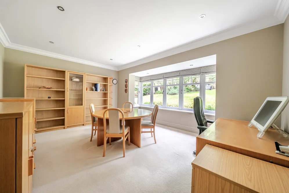 Parklands Close, Lower Bourne, Farnham, GU9 photo 11