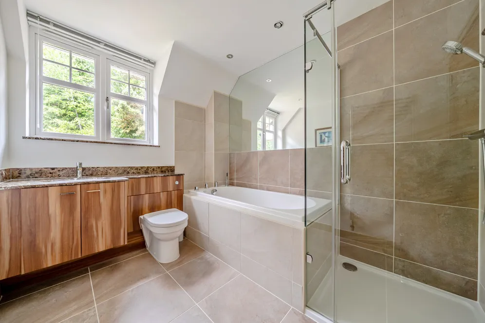 Parklands Close, Lower Bourne, Farnham, GU9 photo 16