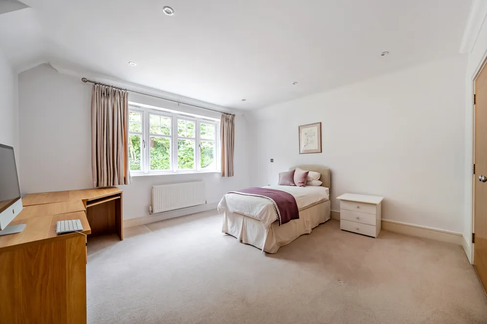 Parklands Close, Lower Bourne, Farnham, GU9 photo 17