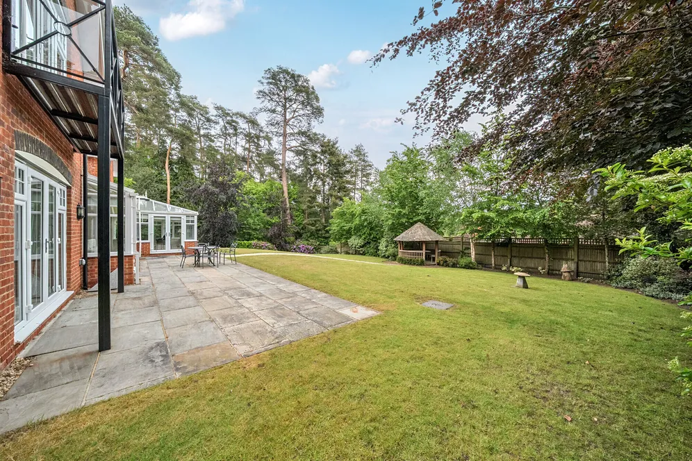 Parklands Close, Lower Bourne, Farnham, GU9 photo 20