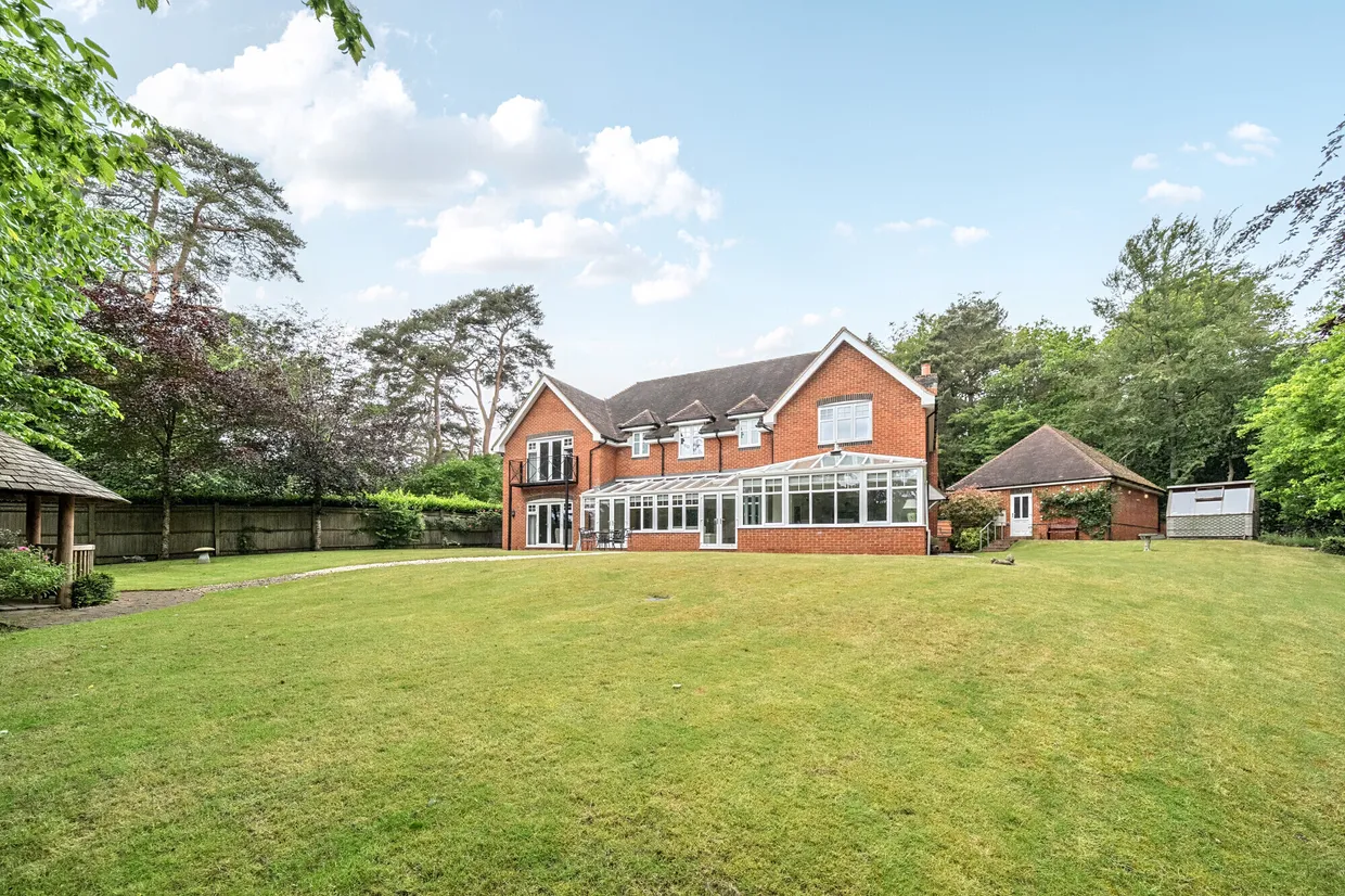 Parklands Close, Lower Bourne, Farnham, GU9 photo 21