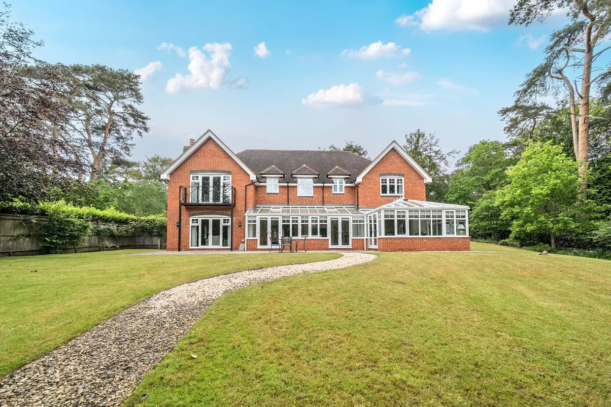 Parklands Close, Lower Bourne, Farnham, GU9 photo 23