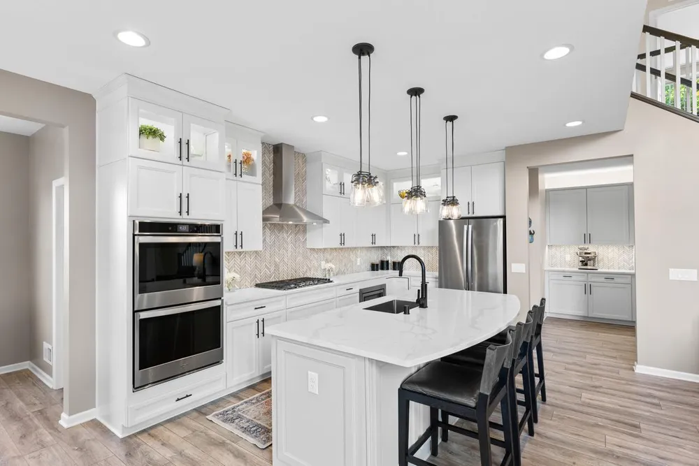 16920 Reeder Ridge, Eden Prairie, MN 55347