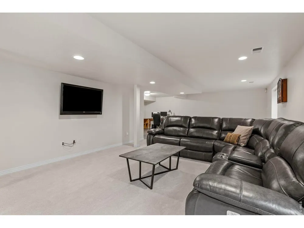 2517 Falcon Dr, Longmont, CO 80503