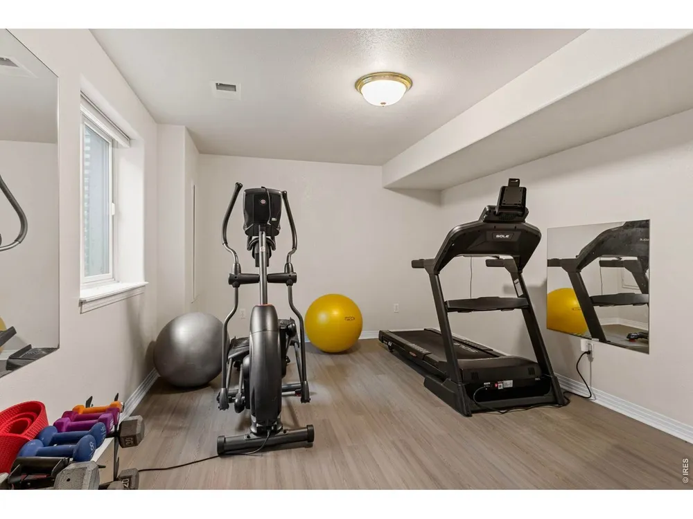 2517 Falcon Dr, Longmont, CO 80503