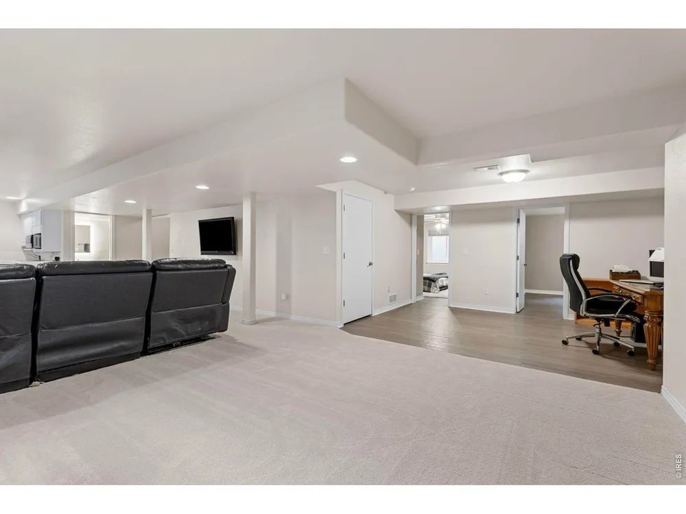 2517 Falcon Dr, Longmont, CO 80503