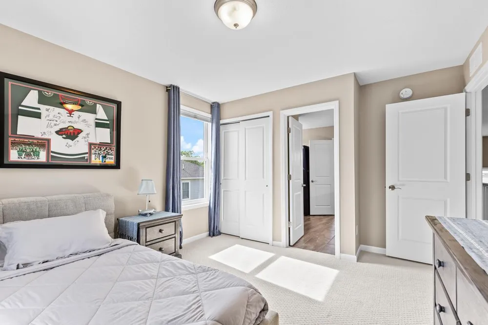 16920 Reeder Ridge, Eden Prairie, MN 55347