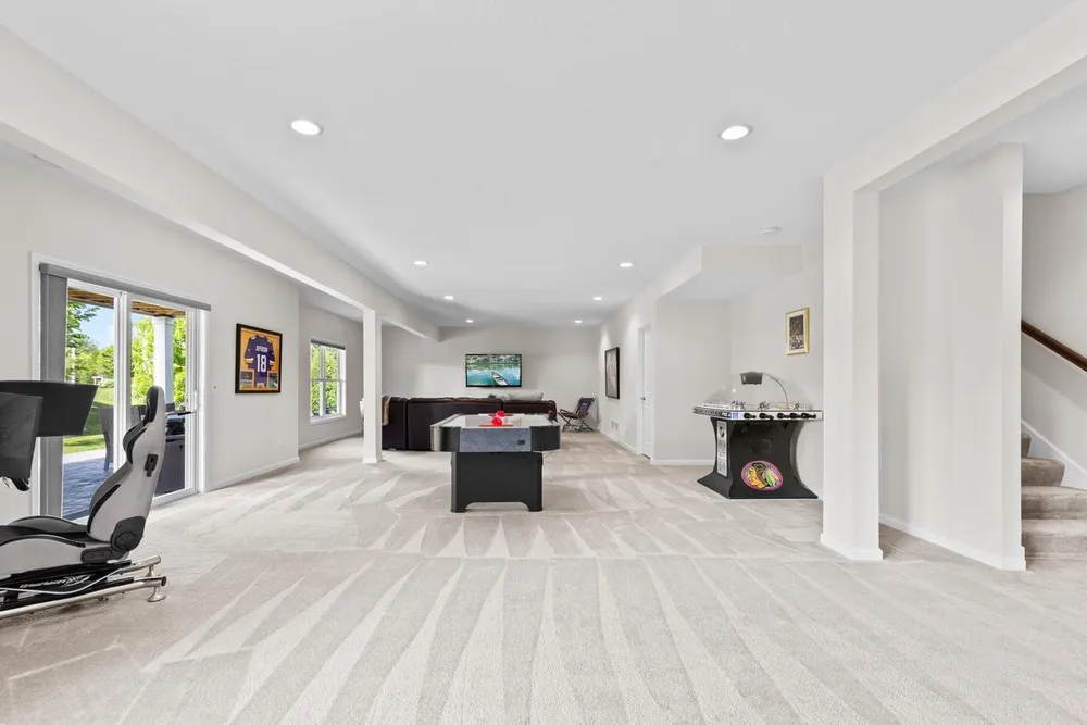 16920 Reeder Ridge, Eden Prairie, MN 55347