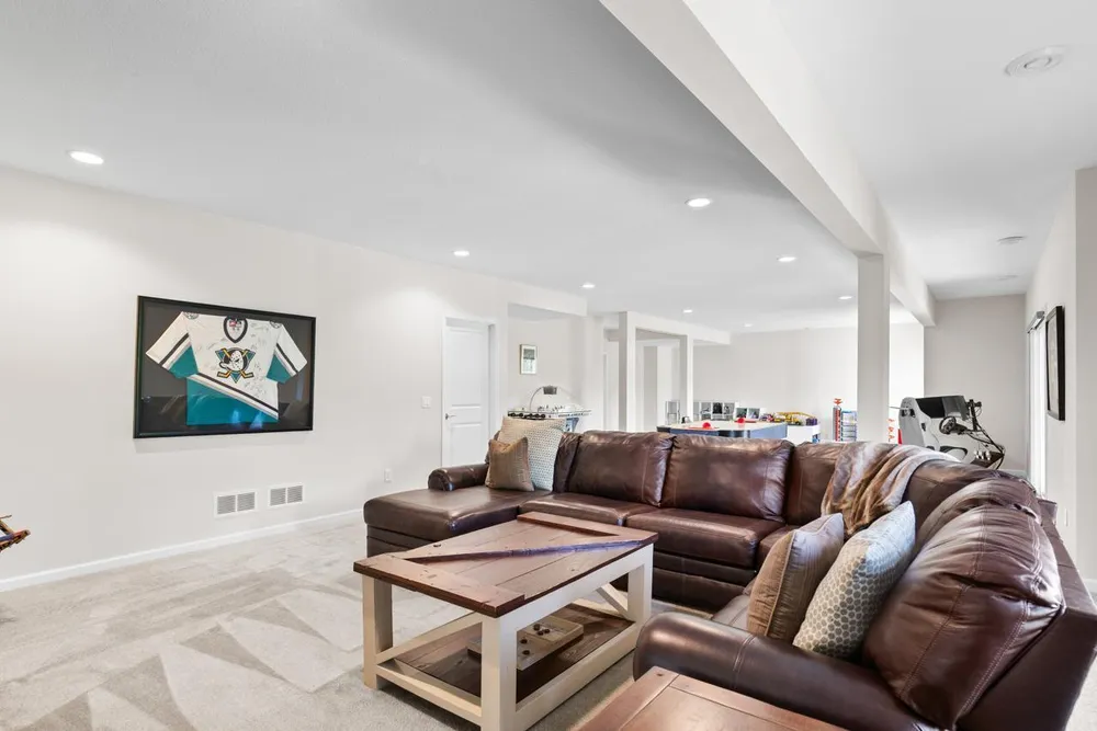 16920 Reeder Ridge, Eden Prairie, MN 55347