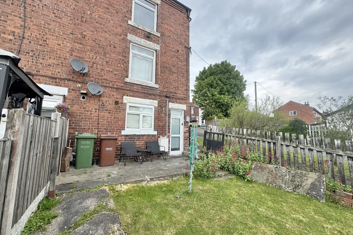 Bottom Boat Road, Stanley, WAKEFIELD