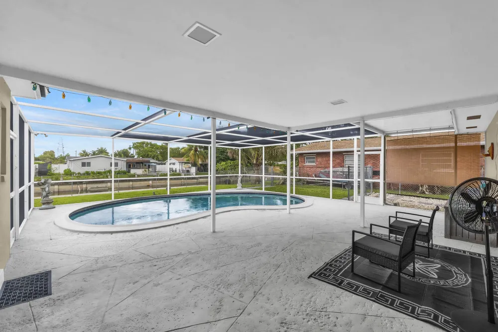 1710 W River Dr, Margate, FL 33063