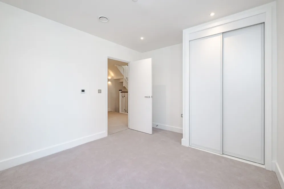 Woodside Avenue, London, N10 photo 2