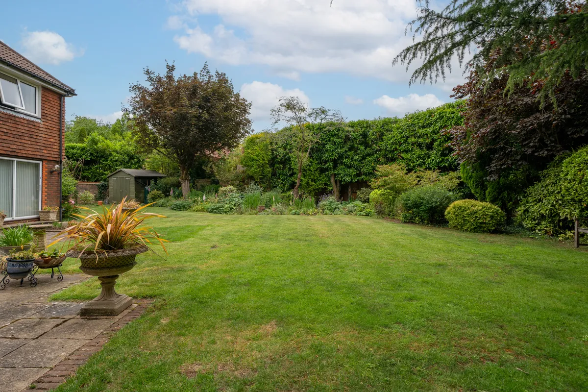 Glenheadon Close, Leatherhead, Surrey, KT22