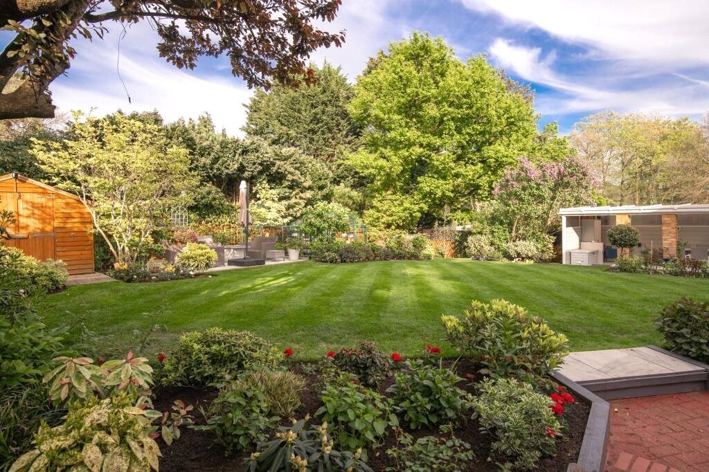 Robin Hill Drive, Camberley, Surrey, GU15