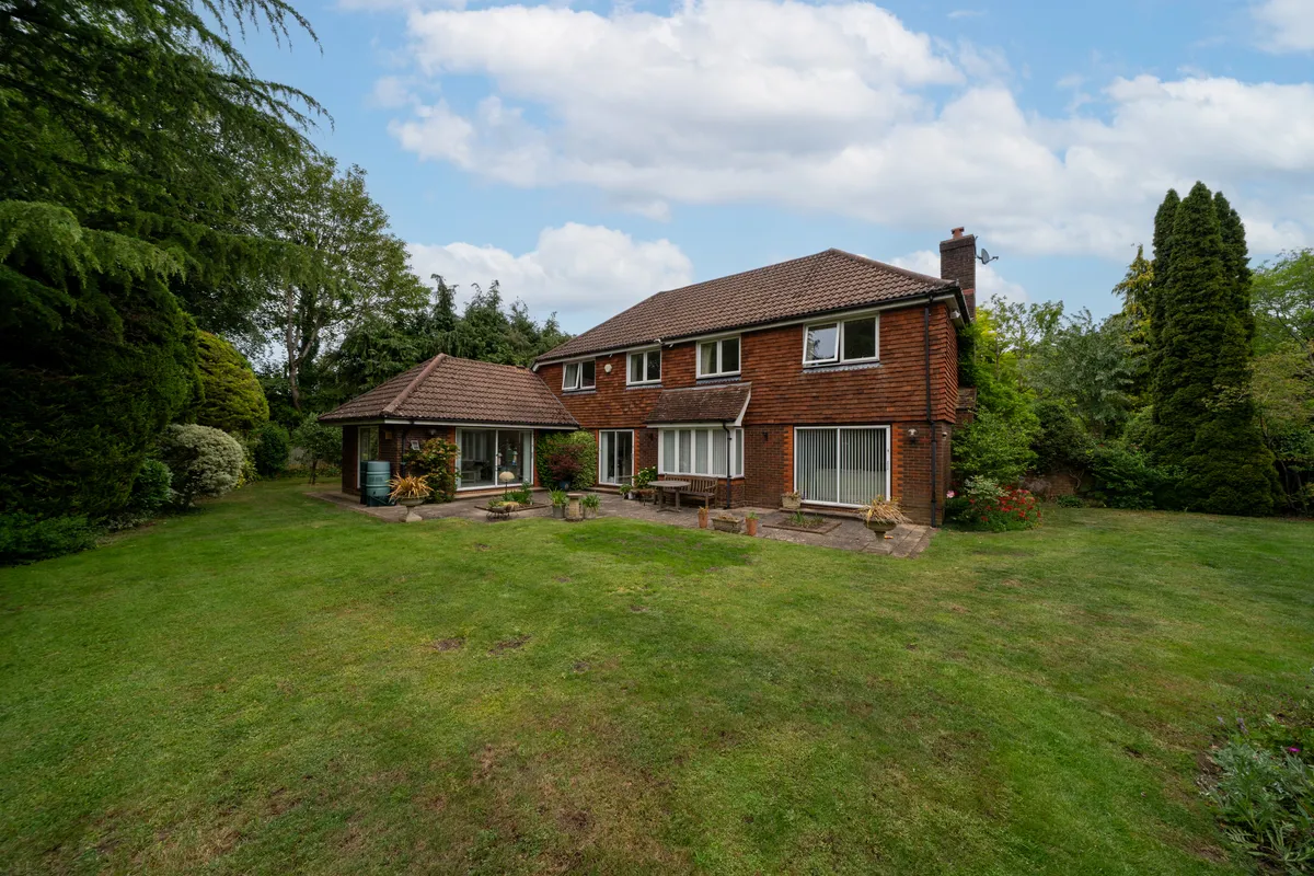 Glenheadon Close, Leatherhead, Surrey, KT22