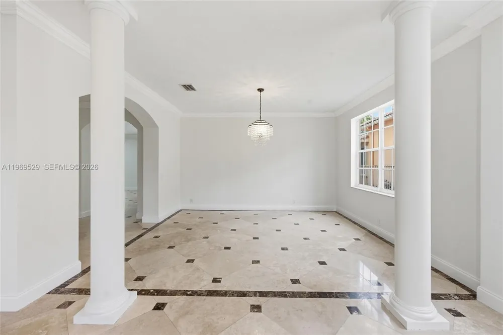 2455 Greenbrier Ct, Weston, FL 33327