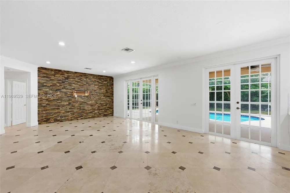 2455 Greenbrier Ct, Weston, FL 33327