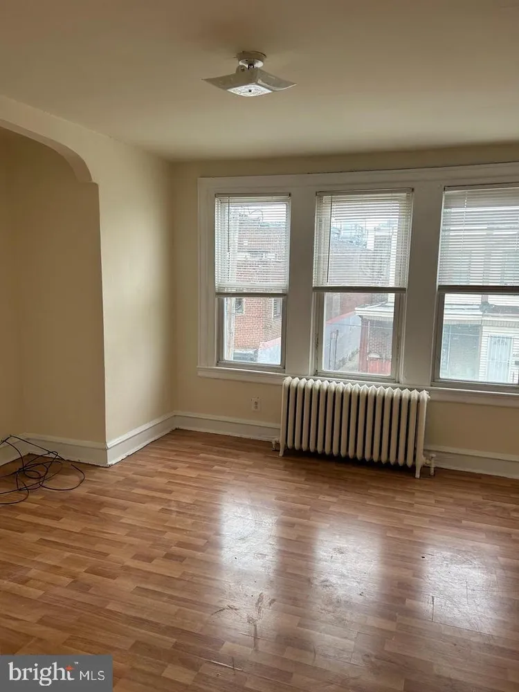 446 Roselyn St, Philadelphia, PA 19120