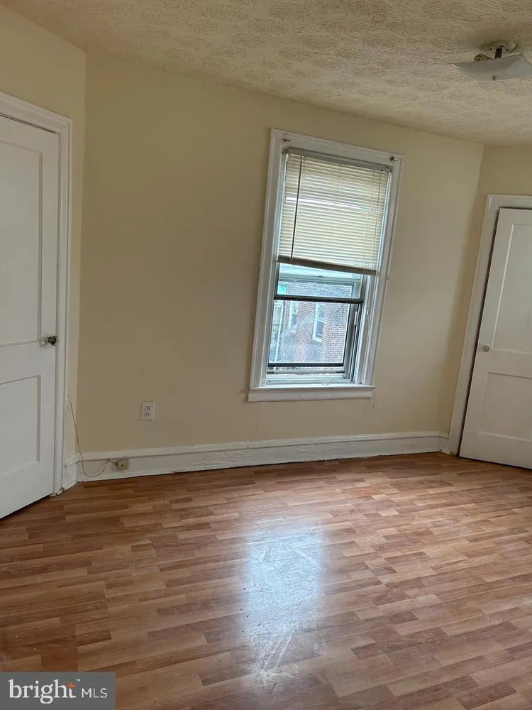 446 Roselyn St, Philadelphia, PA 19120