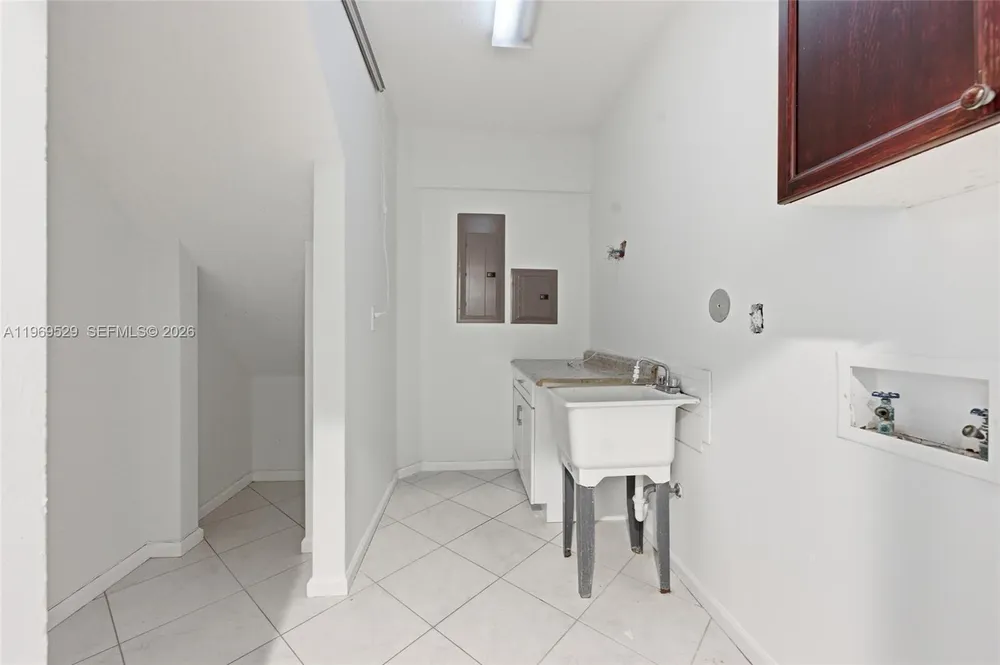 2455 Greenbrier Ct, Weston, FL 33327