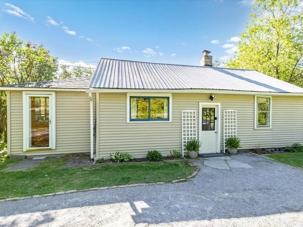 214 Jasper Mine Rd, Colchester, VT 05446