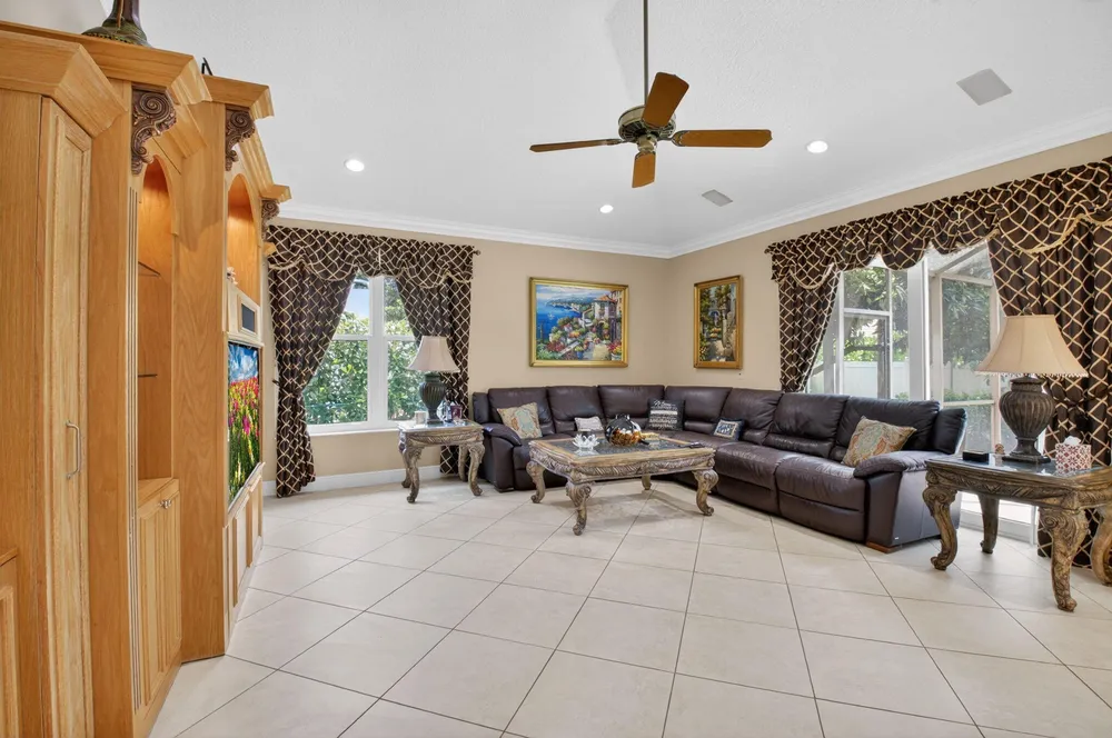 2931 NW 25th Way, Boca Raton, FL 33434