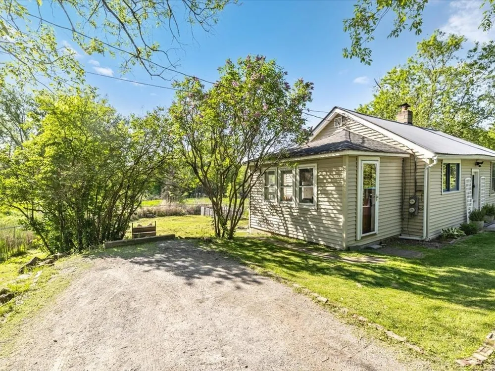 214 Jasper Mine Rd, Colchester, VT 05446